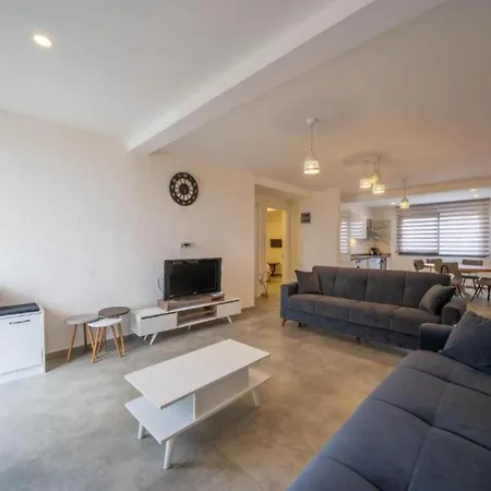 2 Bedroom On The Beach In Yahsi